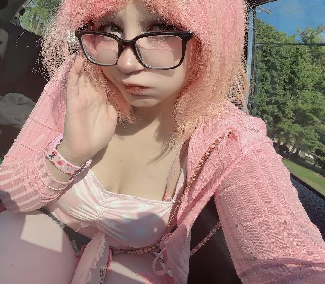 BrattyMaeBae's tweet photo. It’s rlly that easy 💗🎀 see? Ur already drooling ✨ https://t.co/kQ3F5tN4py
