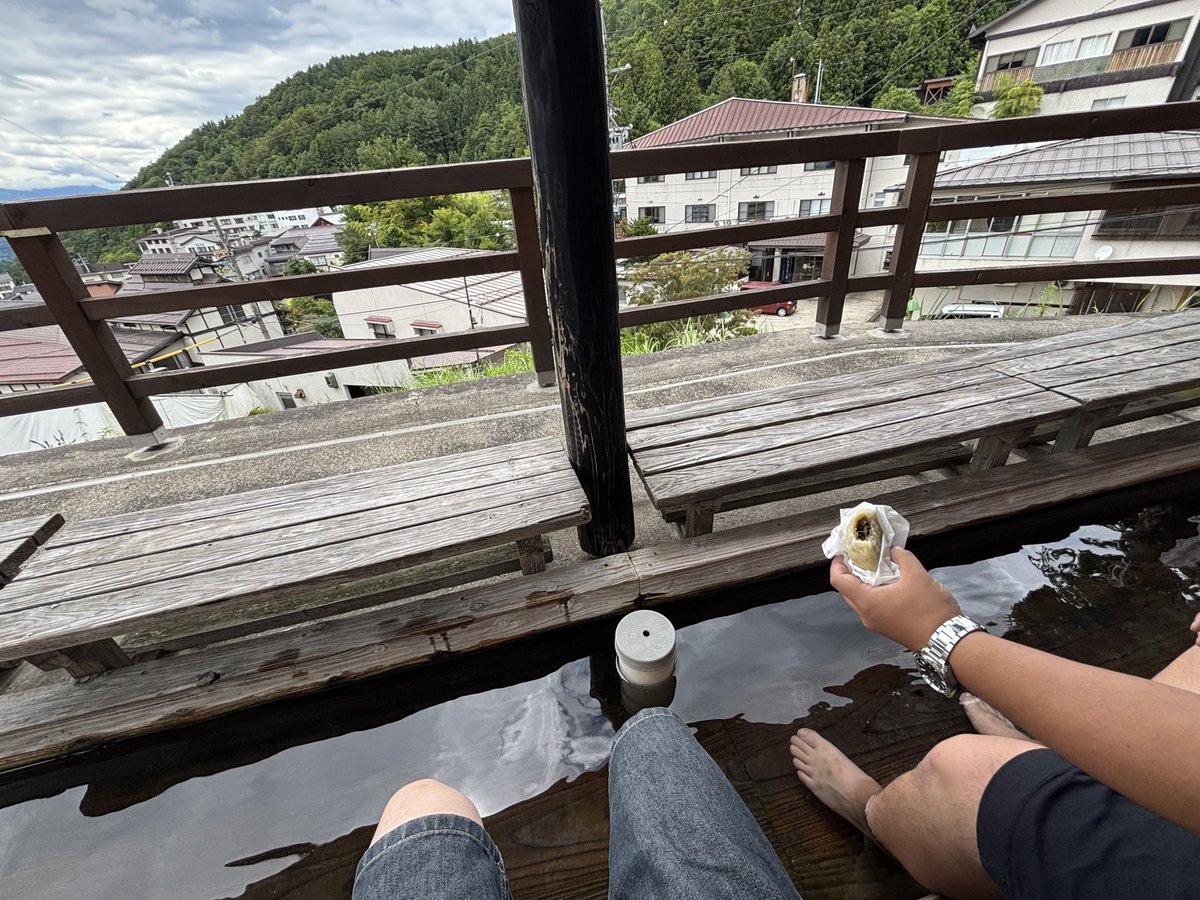 Lif_journy's tweet photo. 野沢温泉で足湯〜♨️ https://t.co/hYv0vrnrU6