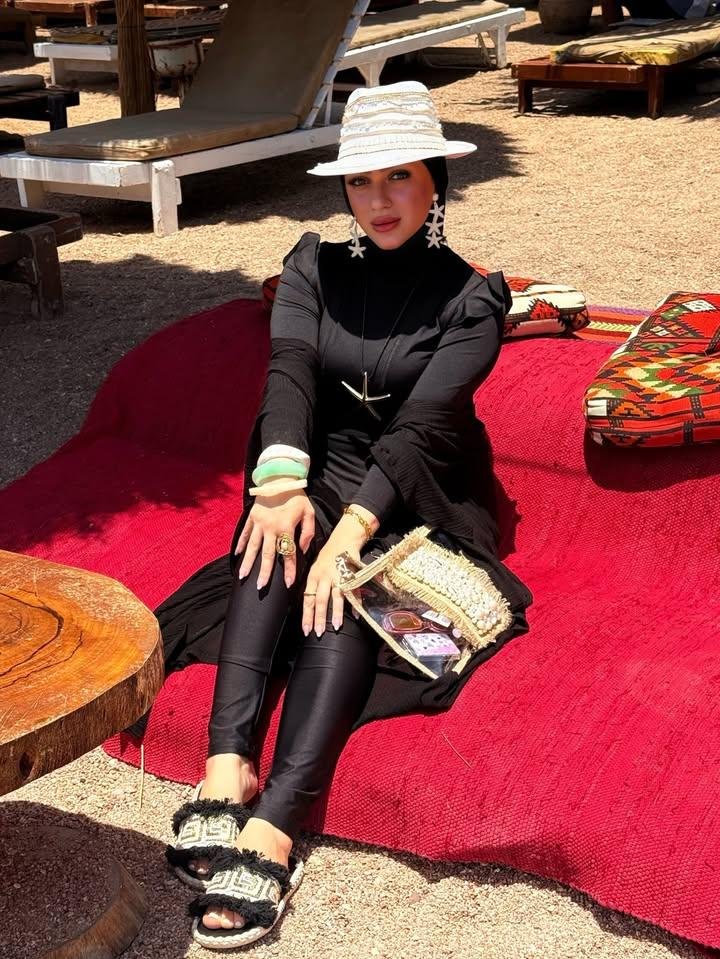 dinasamy91's tweet photo. "نور الشمس بيزود جمالك، وأنتِ بتزودي نور الشمس جاذبية وأناقة 🤍🤩" صباح النور https://t.co/5BgfoeeSZk