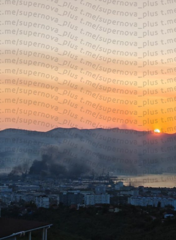 Osinttechnical's tweet photo. Multiple areas of Russia's port of Novorossiysk are ablaze this morning after a Ukrainian drone raid. 

NASA's FIRMS has detected fires at multiple parts of the harbor, including the Transneft oil terminal and Russian Navy base. https://t.co/XI4eVJNZB1