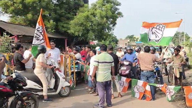 OrissaPOSTLive's tweet photo. A 12-hour shutdown is being observed across Odisha’s Angul district today following a protest organised by the Angul District Congress, demanding that the district be made pollution-free.

#Angul #AngulBandh #Odisha #Pollution #Congress #Coal #FlyAsh #OrissaPOST

📲 Follow Orissa POST – Odisha’s No. 1 English Daily 📰✨
