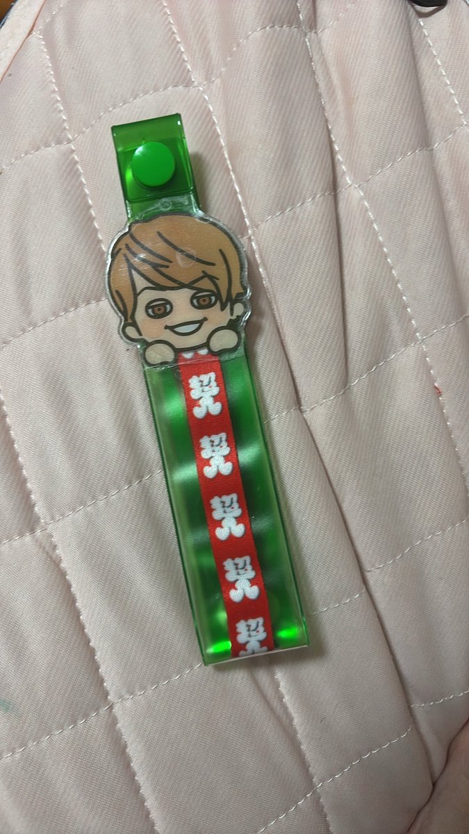 k_y8tadayoshi's tweet photo. スマホリボンをこんな感じに　銀テは半分におってるよ https://t.co/1tgTLe7cC3