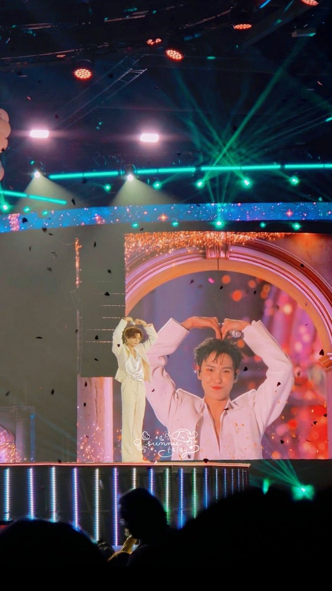 sunnietalay's tweet photo. 🌛: Im sorry, I came into your life too late. 
🌞: You came into my life at the right time, when i am fully ready to take care of someone. 

Why are they like this 😭

JUNIORMARK ALONG SUNNYMOON

#JuniorMarkConcertD2 
#JuniorMark #junniorrs #markjrtn https://t.co/rZPYdzUMC4