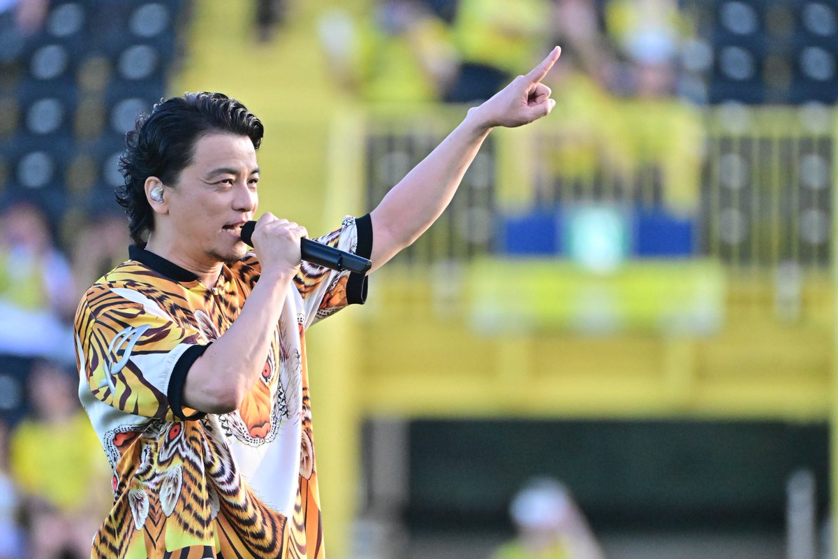 REYSOL_Official's tweet photo. 🟡8/8水戸戦の特別ゲストとして、日本を代表するHIP HOPアーティスト「#KREVA」さんにご来場いただきました！

誰もが知る名曲の数々、そしてスタジアムにさらなる一体感をもたらす圧巻のライブパフォーマンス🔥
本当に素晴らしいライブと最高の時間をありがとうございました！

#柏レイソル https://t.co/yOwQblNiEt