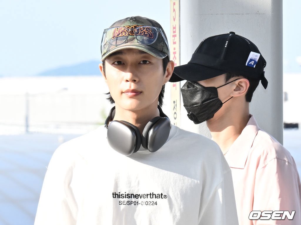 89074I5's tweet photo. 기자님이 찍으신 거 찾아봤는데 '끌리는 눈빛' https://t.co/Nwtu3gw3Ev