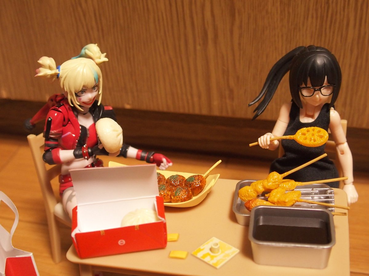 masa66144681's tweet photo. #ケンエレファント さんの「THE 大阪フィギュアみやげ」という再販物があったので豚まんが欲しくて回したが、久々に散財しちまったぜ！
たこやきｘ2、だるまの串カツｘ2、大阪城ｘ2、道頓堀ｘ1と出て（順不同）もうまじでラストやで！って回してやっと豚まんが出た。
全体的に1/12にはデカい。 https://t.co/bLRPs1OHv0