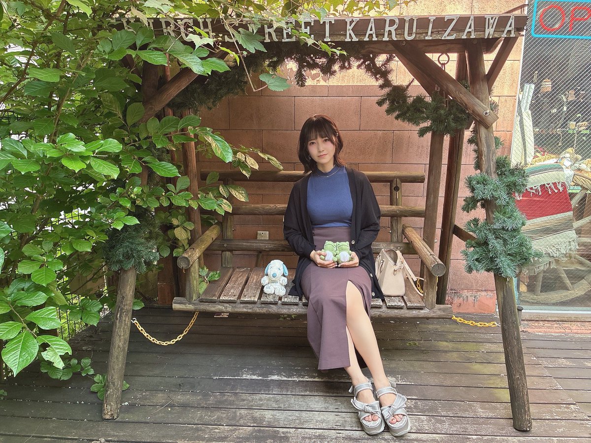 k_atsuna's tweet photo. 先日、軽井沢の別荘に行ってきました～✨️
毎年恒例で、旦那とゆっくり過ごしました🫶

朝の人通りの少ない旧軽井沢商店街お散歩したり、白糸の滝のライトアップ見たり、観光もそれなりに満喫！

信州牛も野菜も美味しくて、胃袋も心も満たされた～🍞🍖🌽 https://t.co/4CIZWblqI3