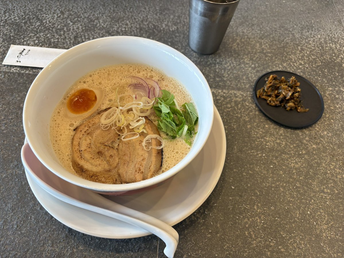 お隣にあるラーメン屋さんへ🍜 オシャレだったし美味しかった( *ˊᵕˋ