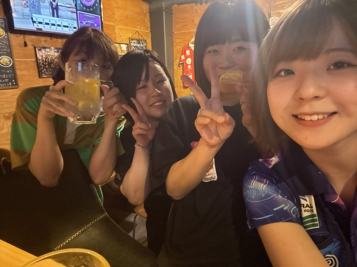 unidarts54's tweet photo. 第4回レディーストーナメントにご参加いただき、ありがとうございました( > ·̫ <)👍🏻🌟

🏆えだみさん🥈まこちゃん

どの試合も盛り上がってました~！みんな強い！！

ノリよく乾杯したり、ダーツ情報交換したり、充実した日でした✨

第5回は10月の予定です🎀 https://t.co/868V1FEwIV