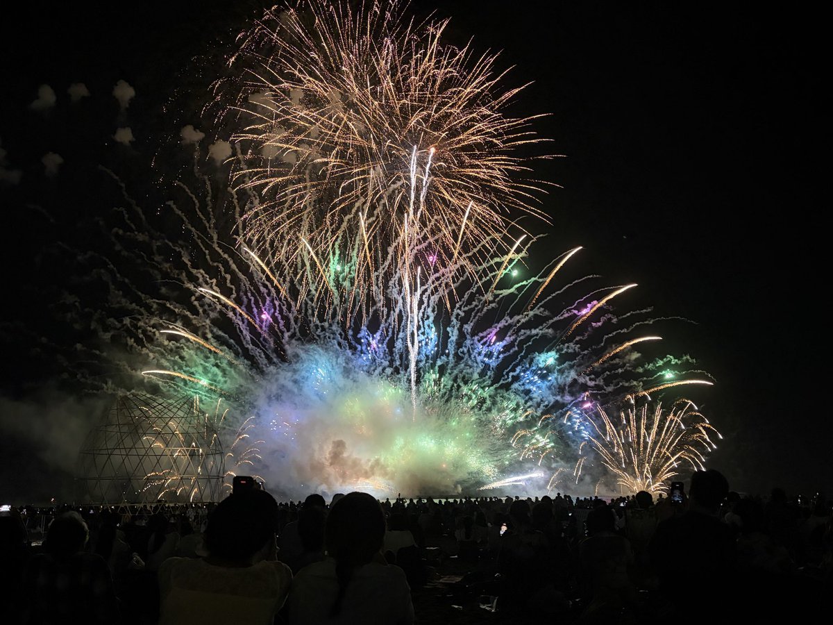P43172220's tweet photo. 花火大会めちゃ綺麗だった
#花火大会 https://t.co/n5KP5AQTN0
