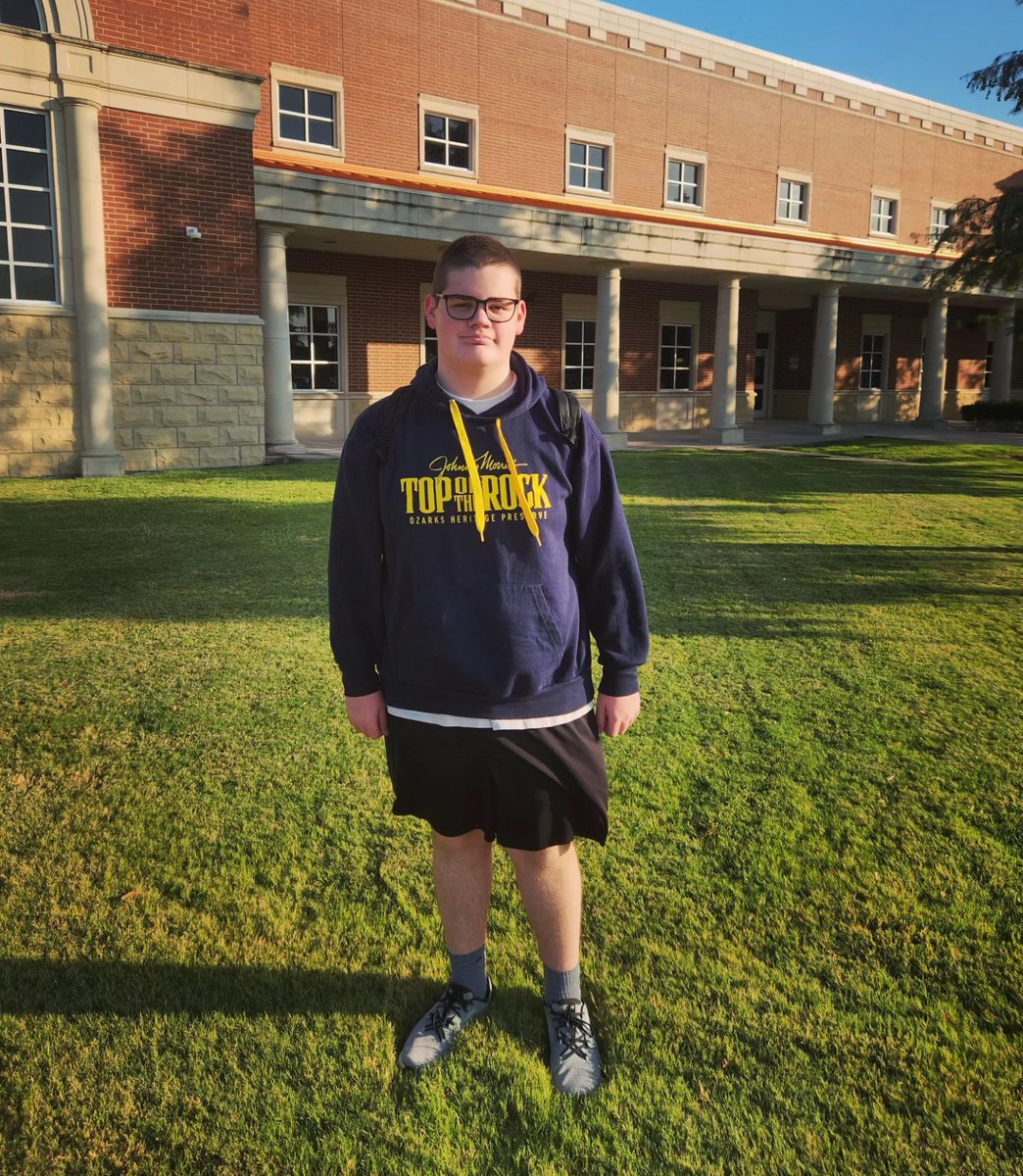 Swanson_TX's tweet photo. First day of school Senior year and year 7 of being on the same campus as my sweet boy!! 🦅💚 https://t.co/1fCHpV5cBJ