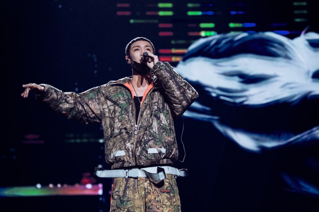 lay_studio's tweet photo. Crafting every detail with dedication, awaiting the grand opening.
@layzhang extends his character interpretation through music, letting light and shadow echo once more across the stage.
See you tonight at the 7th Jackie Chan International Action Film Week!
#LAY #LayZhang https://t.co/JpGubL0aVE