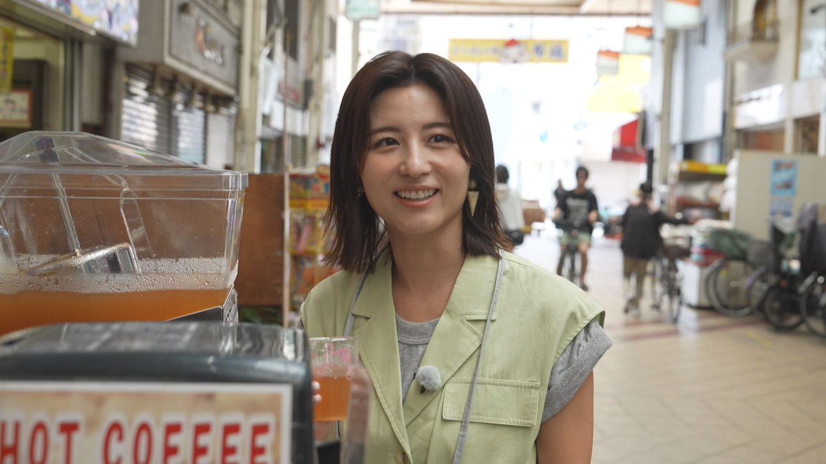 cbc_togaribito's tweet photo. ＼9/5(土)午後5時～ #宇賀なつみ ／ 
第10回の舞台は大阪・東大阪市「布施」。
大阪の下町にある、昭和の風情残る #商店街 。
特別な観光スポットがあるわけではなく、数年前まではシャッター街…。
でも今は、年間１万人以上の観光客でにぎわう。
人々のお目当ては、 #ホテル 。でも、ただのホテルではない。
客室は空き店舗、大浴場は #銭湯 。ディナー会場は #居酒屋 。
仕掛けたのは、ひとりのトガッた男。
宇賀なつみがトガリビトのもとを訪ね、その熱量の源を探る。