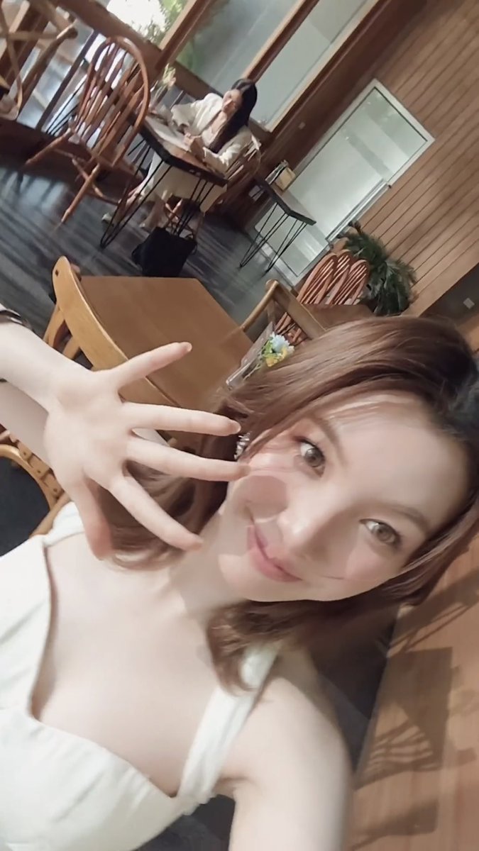 1janearly's tweet photo. เขินอะไรแบบนี้มาก คนสวยสองคนแอบชอบกันป่ะแกว่า 🫪 https://t.co/J5bacqZIYd