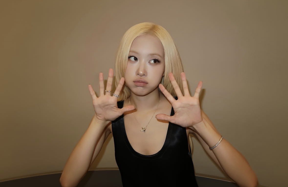 s_tracciatella's tweet photo. 블랙핑크 열살 축하해 🤍♾️
채영아 백년천년 함께하자…🥹 https://t.co/4PYtrTzhh4