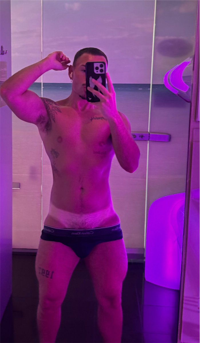 notcalebxx's tweet photo. Meet me in the booth https://t.co/Bq21h8rVxH