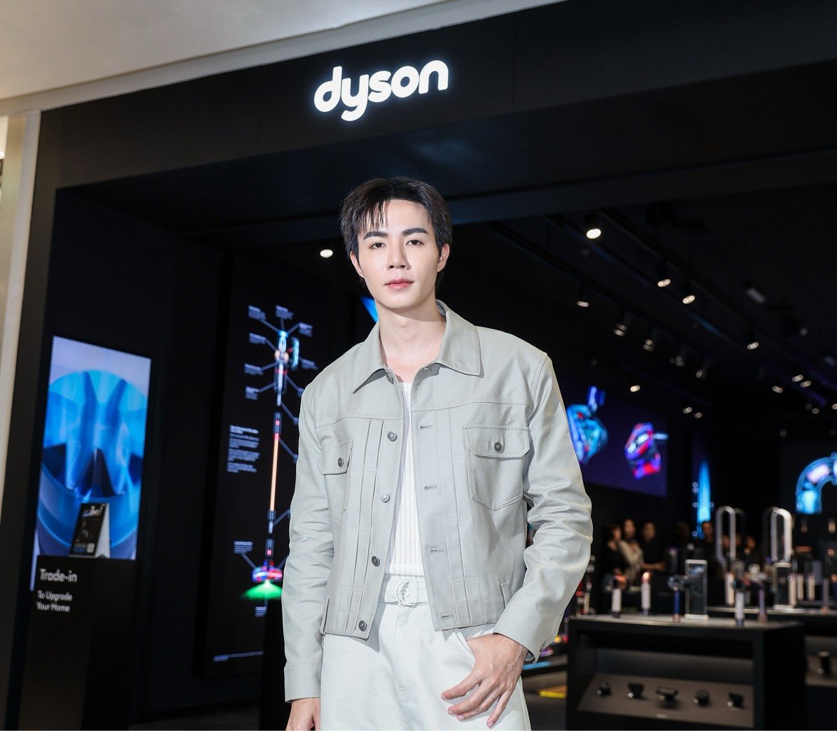 Update__today's tweet photo. Dyson เปิดประสบการณ์สโตร์ใหม่ ณ ICONSIAM พร้อม “ซี – พฤกษ์” ชวนสัมผัสเทคโนโลยี Dyson ครบทุกหมวดหมู่อย่างใกล้ชิด
อ่าน https://t.co/S486wm3TfW
#ZEEPRUKatDysonICONSIAM
#DysonStoreICONSIAM
#DysonTH #ZeePruk
#UPDATETODAY #ข่าว #ข่าวบันเทิ��� https://t.co/pM5zgx5YK1