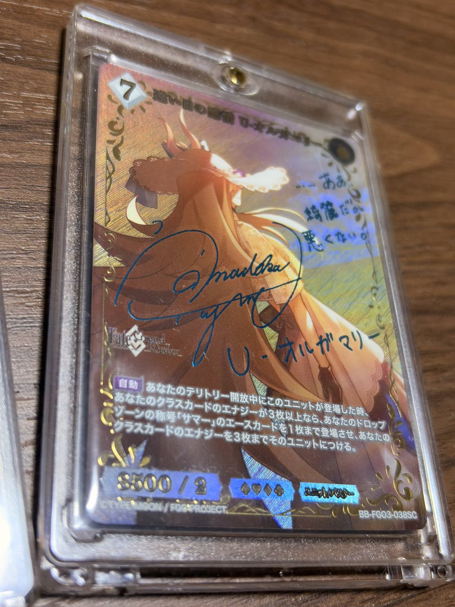syth327946's tweet photo. 『約束の時』『U-オルガマリー』で書かれたサインの色は真っ青だったのが
『遠い日の感情』ではアクアブルーに変わってるのマジ好き。
『約束の時』の儚さも良い。
『U-オルガマリー』の喜怒哀楽感も良い。
『遠い日の感情』は正直さらに良いな。
顔は見えず、背を向けてるけど
一番近くに感じるんだ。 https://t.co/iAxQUQEdzx