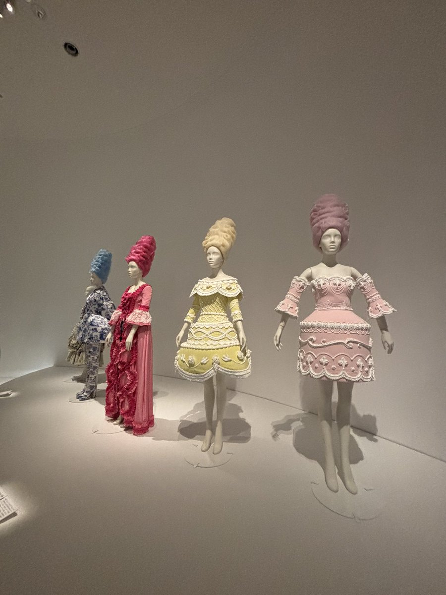 tanaka357_ugo's tweet photo. マリーアントワネット展行ってきた！ https://t.co/3cDxAvU0jI