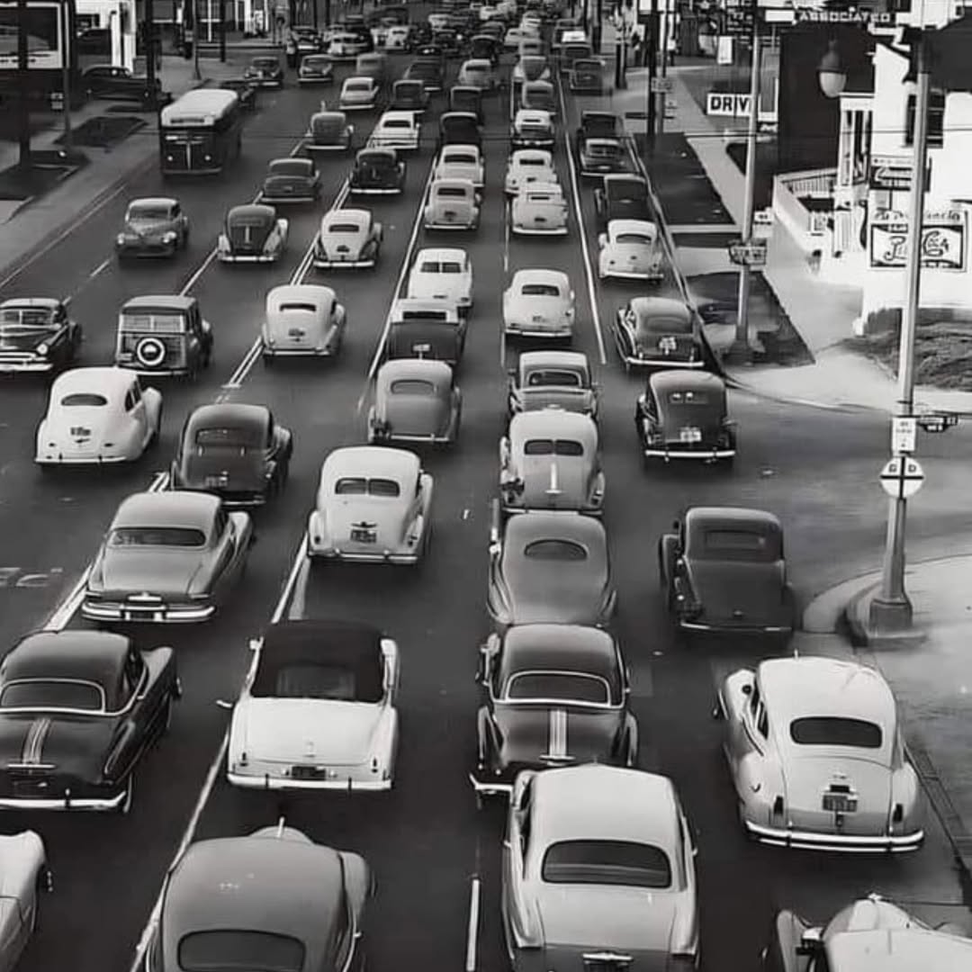 JerrySi36297601's tweet photo. What year was this picture taken? https://t.co/jUbOIQmLm1