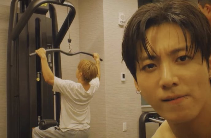 kvsfic's tweet photo. TANGINA NIYO TAEKOOKERS PALDONG PALDO NA NAMAN KAYO HAHAHAHSHWJEJWBEJWJDWJXJAJDHAHSHAHDHWHEHWJRJWHDAHSHAHAHAHAHAHAHAHAHAHAHAHAHAHAAHS https://t.co/b4OvBemBxu