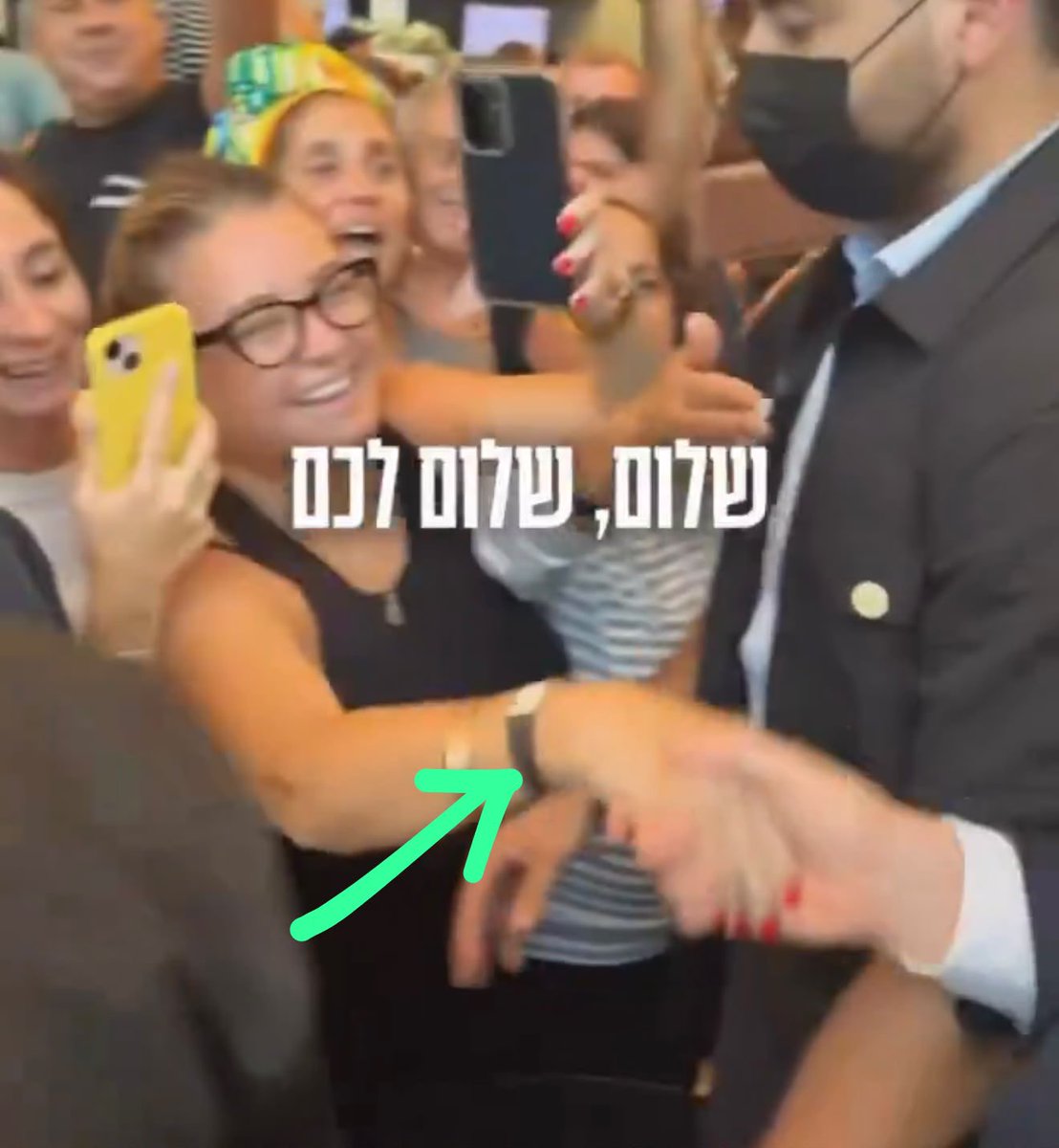 yuval_ganor's tweet photo. תגידו
איך זה שלכל מי שמופיע בסרטון של ביבי יש סרט שחור על היד?
יכול להיות שכל הקהל הזה הוזמן מראש וסונן בקפידה? https://t.co/SDWzNYgvUF