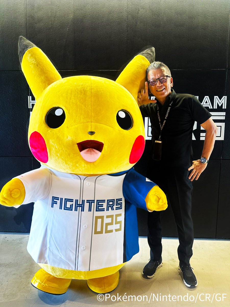 FightersPR's tweet photo. 小村勝球団社長とピカチュウ⚡

#ポケモンベースボールフェスタ
#lovefighters https://t.co/269PqNdZqJ