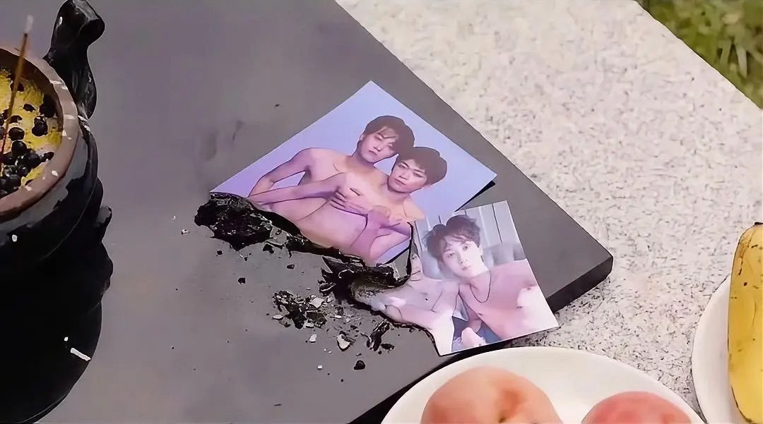 tziyupilled's tweet photo. Now DROP the HD picture of them shirtless on bed RIGHT NOW I'M NOT KIDDING, DO IT RIGHT THIS INSTANT HELLLLL https://t.co/ZGkTbmGhRq