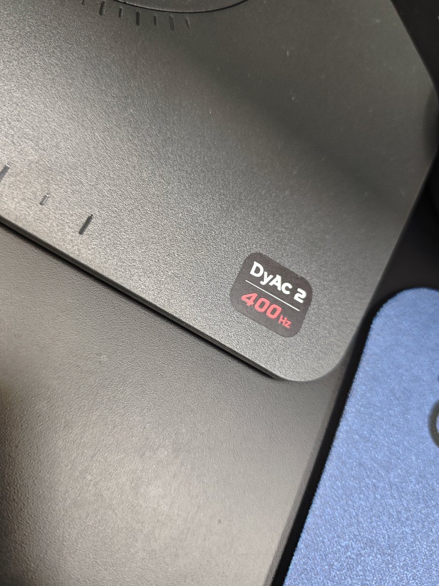 offeryasu's tweet photo. 本日はZOWIEさんの新製品発表会(XQシリーズ)にご招待頂きました感謝〜
みせてもらおうか新しいDyAc3の性能とやらを！！

え…ナニコレ…
ZOWIEのキーボードだ！
新商品かと思ったら2017年発売の歴史遺物でしたか今！！

#ZOWIE #XQ2566X https://t.co/MpfgxcA2Oj
