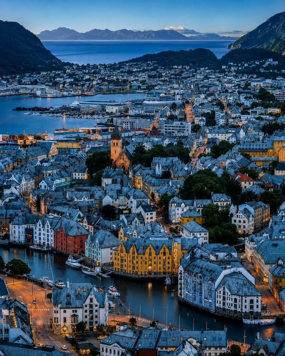 PrettyCitiesX's tweet photo. Ålesund, Norway 🇳🇴 https://t.co/JzSBCVPENM