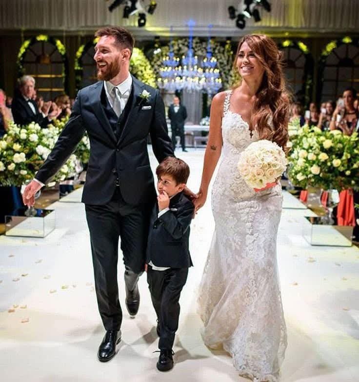 BarcaWorldwide's tweet photo. Messi and Antonella's wedding was filled with Friends 🥺♥️ https://t.co/uTzHWrlO48