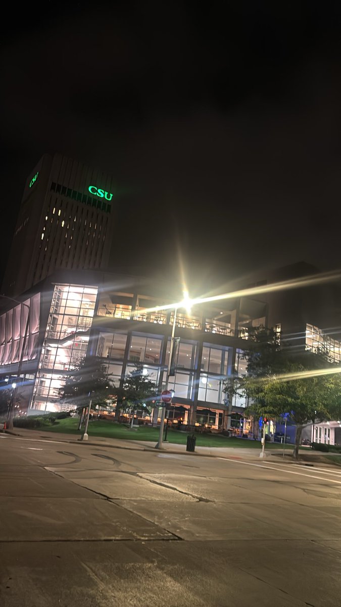 MaliYsl's tweet photo. #cle #216 #cleveland who up? https://t.co/3cVmwaz9H5