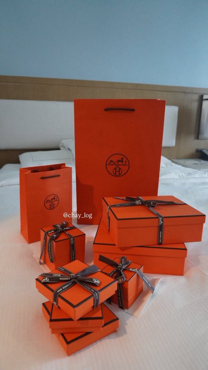 chay_log's tweet photo. 初エルメス🍊🇫🇷

エルパトデビューして3日目で欲しかった物を希望のスペックで入手することができました😭✨
記念に後ほどレポします✍️

#エルメス
#エルパト
#ハワイ https://t.co/xLV3gA1G2P