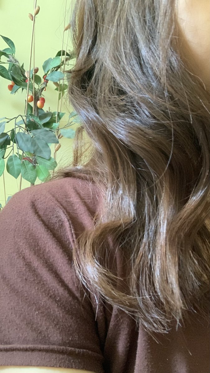 origlinal's tweet photo. eh ajarin gua nyatok di medium hair gua ini dgn catokan 3 in 1. INI PATAH PATAH BGT DAN SECTION NYA GA RAPIHH SEBEL. https://t.co/TnGhe4vuTY