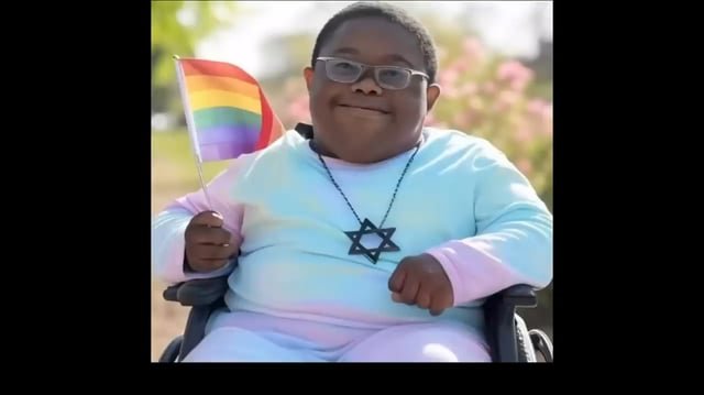 Darth_Vader_Leg's tweet photo. @senshi_real Uma criança da Síria que nasceu sem membros, cega, surda, muda, com HIV, diabetes hereditária e insuficiência de cálcio, que seja albina pra não poder sair no sol, que seja alérgica a água e ao ar da fora, não que possa viver sem equipamentos, que tenha alzheimer e um Peugeot https://t.co/PtPuqHkCa0