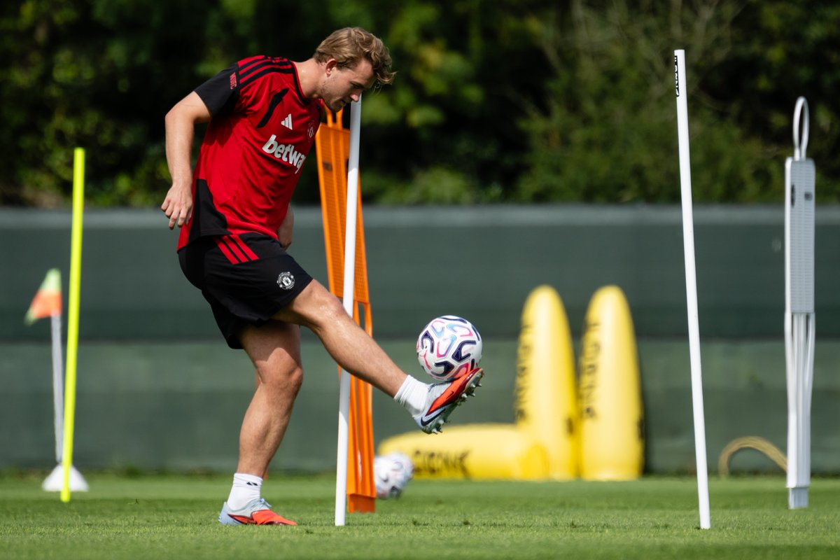 ManUtd_ID's tweet photo. Latihan terakhir jelang laga 🆚 Leeds 🔥 https://t.co/Gxz0AU0LhS