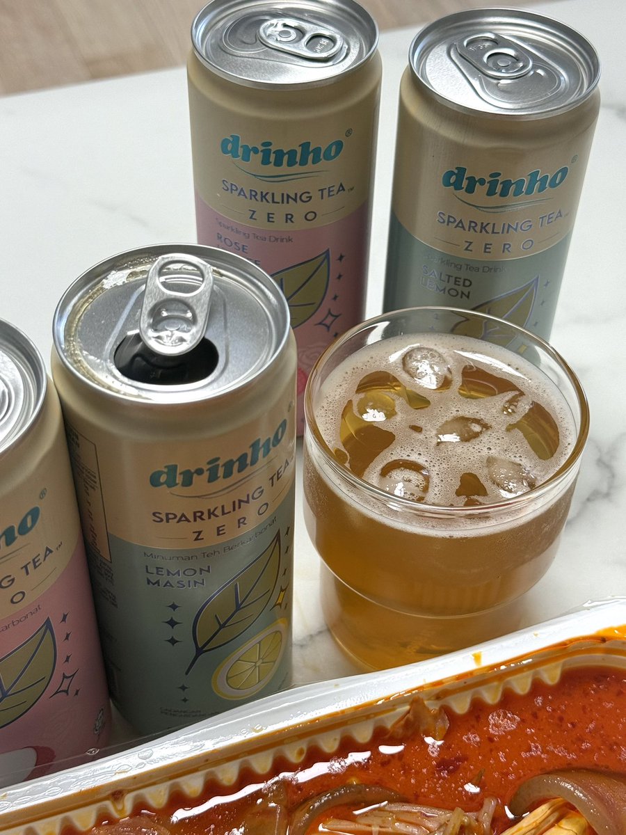 chhhomp's tweet photo. #광고 드린호 스파클링티 🍋🥂 
홍차를 베이스로 하고 탄산과 과일향이 첨가된 
스파클링티 제품이에요!! 맛은 로즈리치, 솔티드레몬 
두가지 있습니당🌹 제로 음료여서 부담없이 마실 수 있고 
매운 음식이랑 같이 드시는 거 추천 드려요 ദ്ദി ῀ᢦ῀ ） https://t.co/Pn50r5J8V2