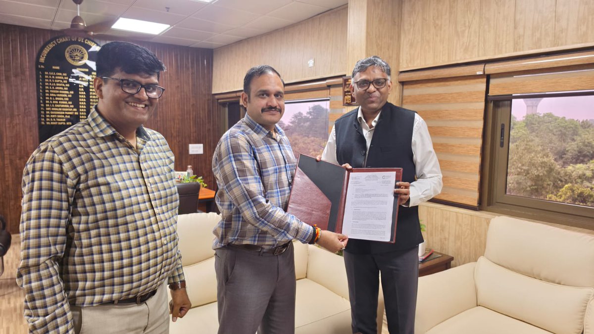mdncdc's tweet photo. Strengthening Collaboration and Boosting Dairy Sector Growth

NCDC has sanctioned ₹200 crore in working capital assistance to the Gujarat Cooperative Milk Marketing Federation (GCMMF/AMUL) to boost its business operations, strengthen the cooperative dairy sector, and ensure timely payments to dairy farmers.

Sh. Rohit Gupta, Deputy Managing Director, NCDC, handed over the sanction letter to Sh. Jayen Mehta, Managing Director, GCMMF, in New Delhi.

The assistance also reinforces NCDC’s commitment to strengthening collaboration with leading cooperative institutions and supporting the sustainable growth of India’s dairy cooperative movement.

@Amul_Coop  @Jayen_Mehta @MinOfCooperatn @AmitShah @DairyAmul