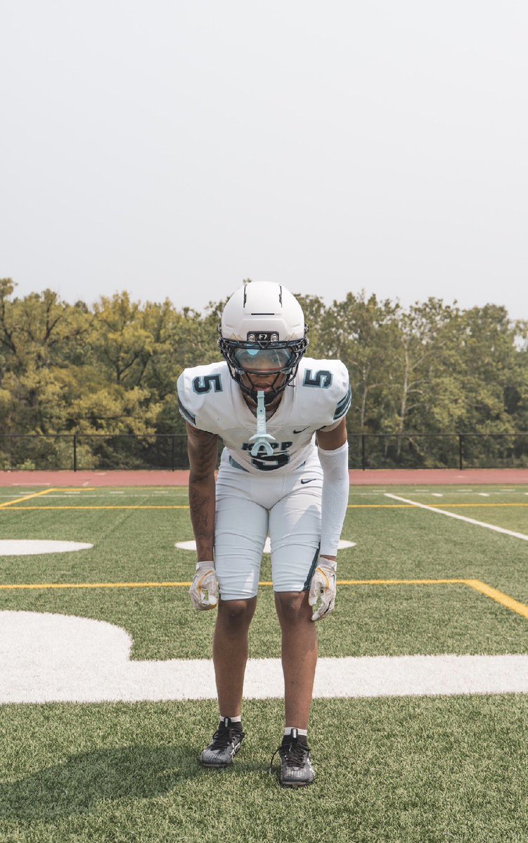 ShushoneJr's tweet photo. Ready ta run it up this year 💯#cwf @KCJagsFootball https://t.co/7aacFzvDOk