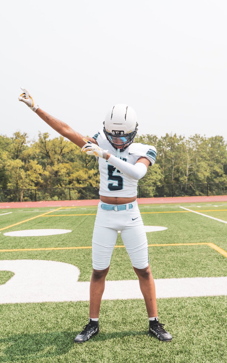 ShushoneJr's tweet photo. Ready ta run it up this year 💯#cwf @KCJagsFootball https://t.co/7aacFzvDOk
