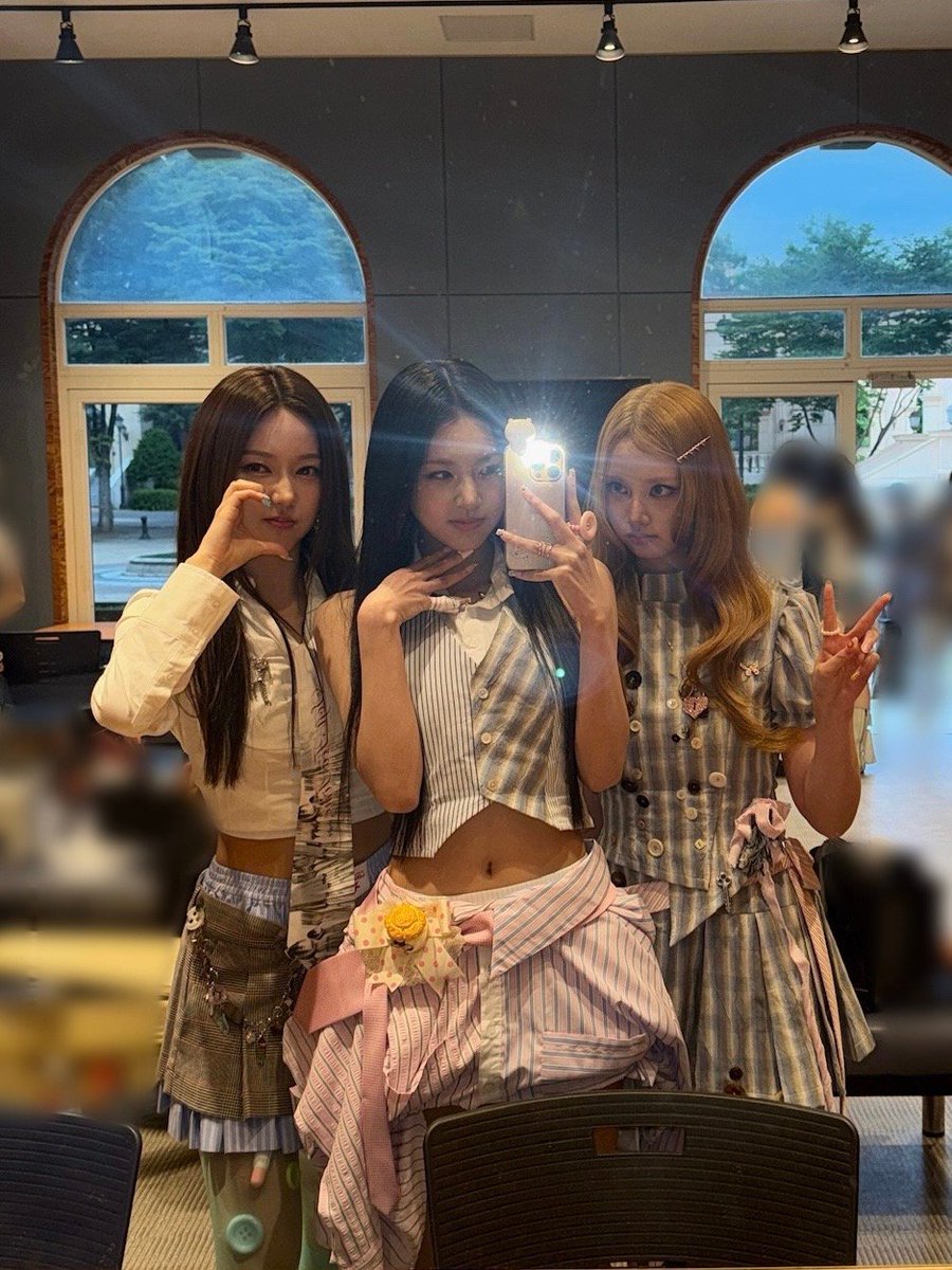 Iwtylt_u's tweet photo. 초록과뻬비와혜원이
 정말좋은조합처럼느껴짐 https://t.co/RTo4JygH58
