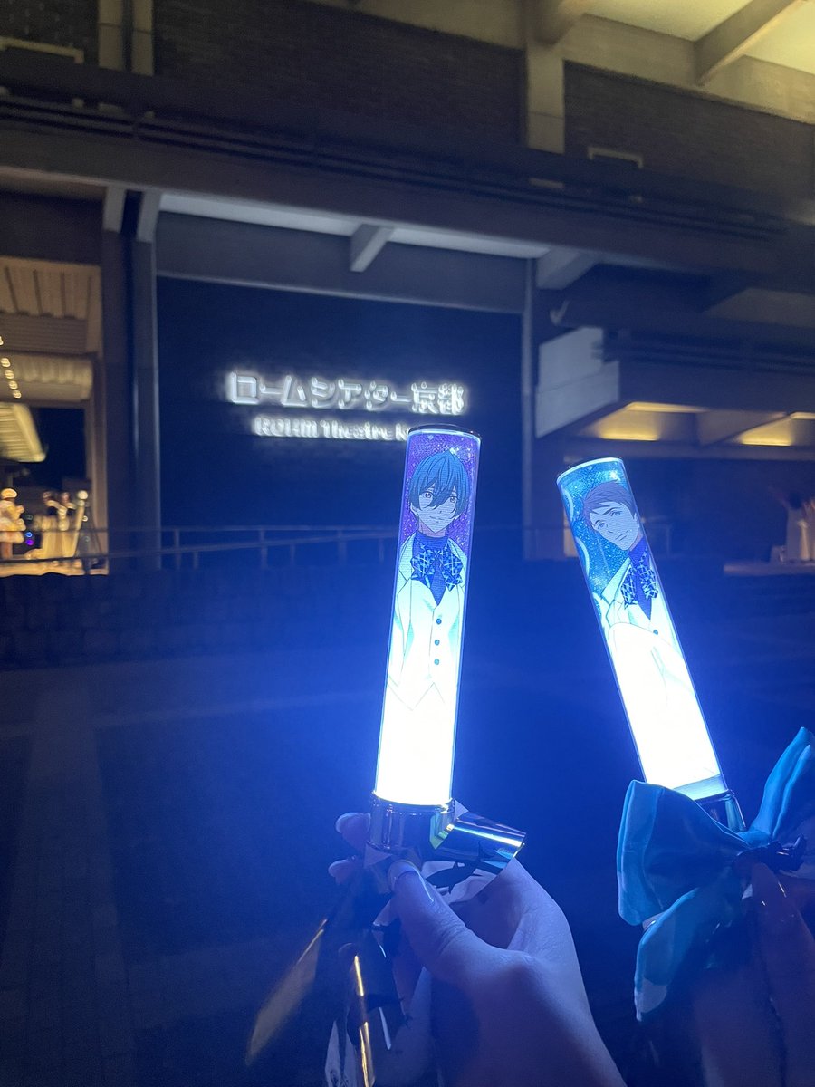 _ikuchon's tweet photo. 京都夜公演 急遽郁弥くんが来るって言うから行かせてもらったけど
ほんとに記憶飛ぶぐらい郁弥くんのセリフで大号泣して、2回目でも泣いて
行かせて頂けて本当に感謝でした😭♡

ペンライト振るどころじゃなくて…
名古屋公演もめちゃくちゃ楽しみだし
ずっと一緒に居てくれた、はなちゃん大感謝🥰🫶 https://t.co/ZPenlrYLOT