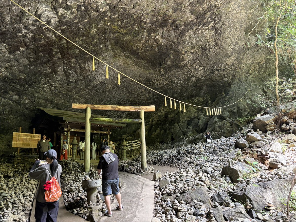 kuroyako's tweet photo. 天安河原
天照大御神様をいかにして岩戸から出てきてもらおうか神々が話し合った場所！ https://t.co/SVaArSVR4u