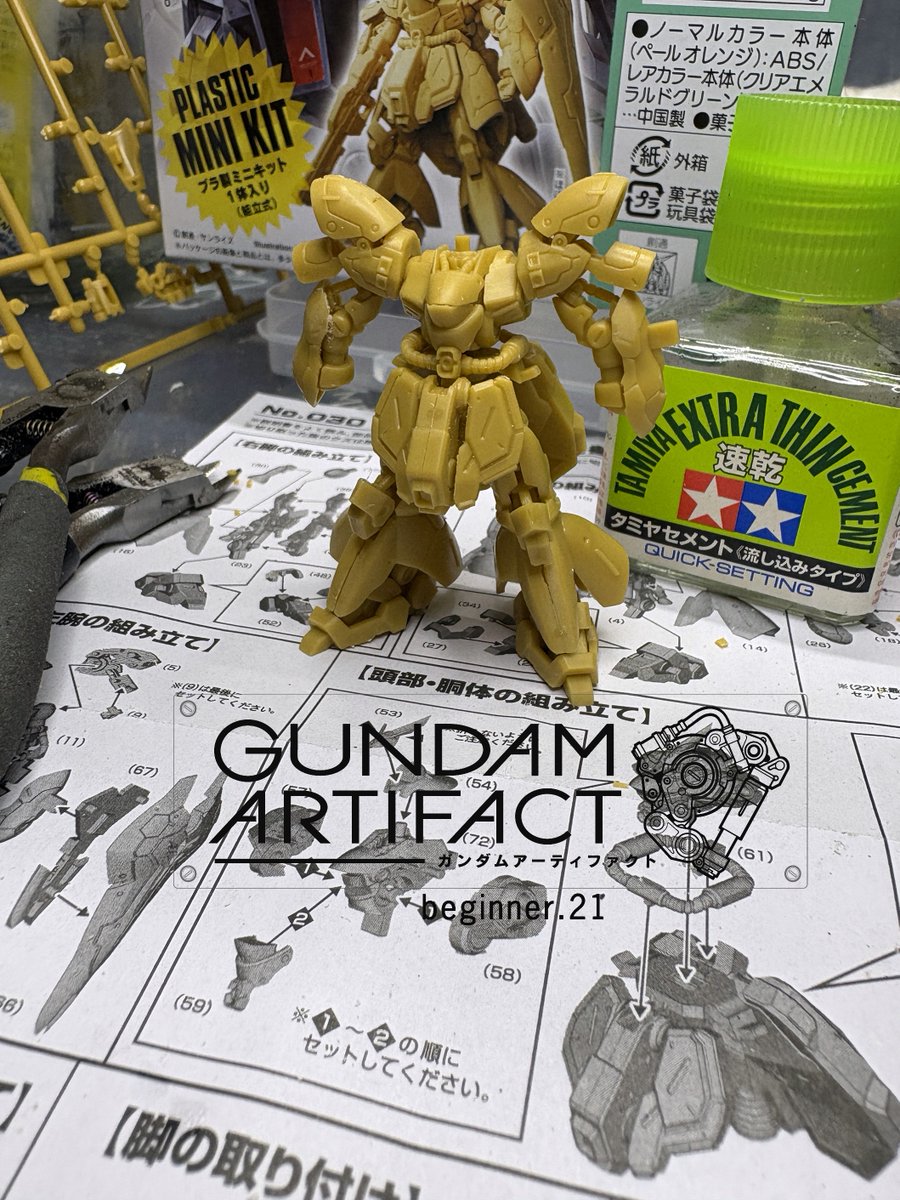 21Beginner's tweet photo. #ガンダムアーティファクト 
#サザビー  カロリー低めに制作するの巻
いつも見て頂きありがとうございます🙇‍♀️

頭？なんて飾りです。偉い人にはそれが分からんのですw　本体が出来ました✨
一旦 ここから脚と肩の外装パネルだけ取り外して
いつものシタデルで黒染めします
（天候が問題だ！） https://t.co/ZkFRozOuFz