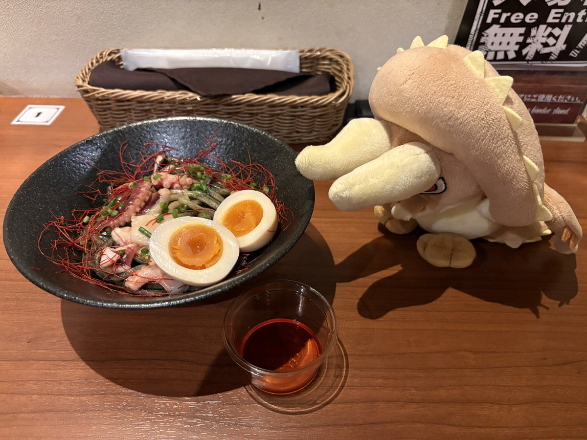 excel_dragon's tweet photo. モンハン酒場に行ってワシと名前がよく似てるヌさんの混ぜそばを食べるなどしたわね… https://t.co/Jpx5WbABDF