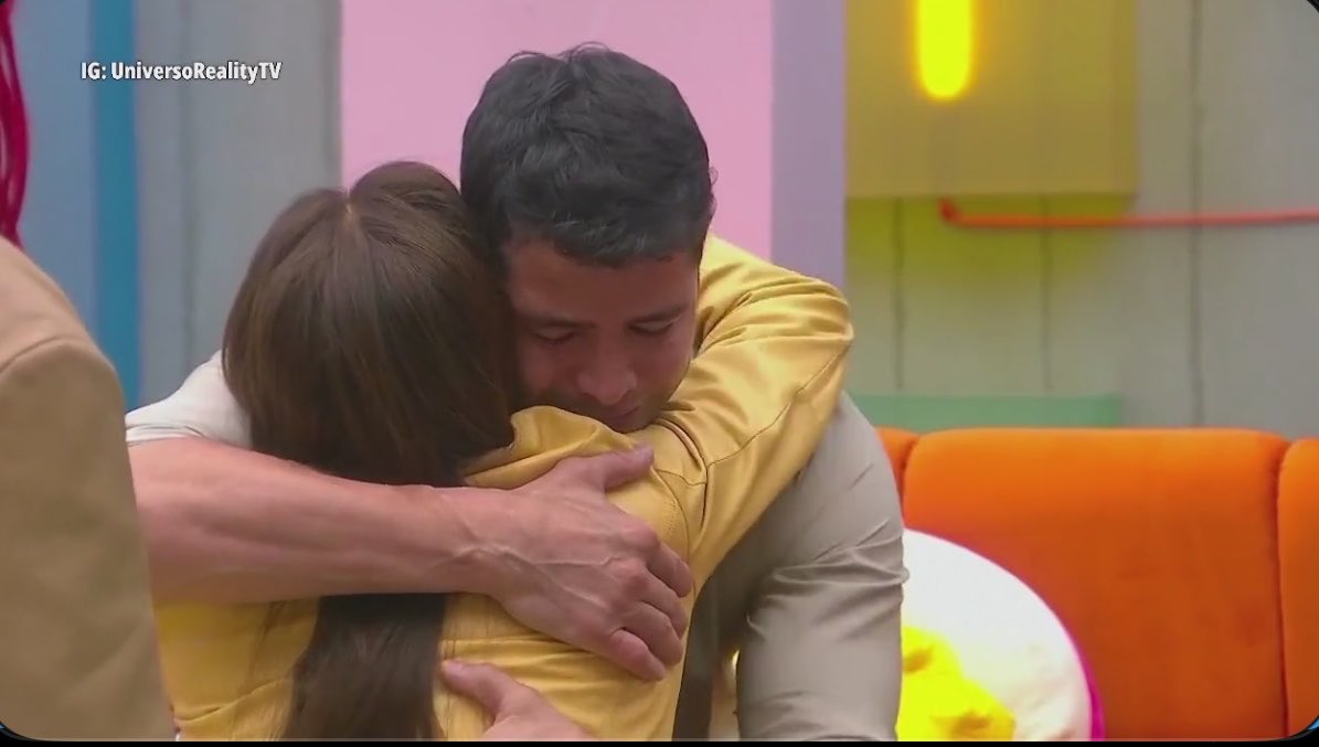 madspinkis's tweet photo. Mi amigo el que siempre quiere que todo se trate de él: 

#LaCasaDeLosFamososMx https://t.co/eL5MPoQWxd