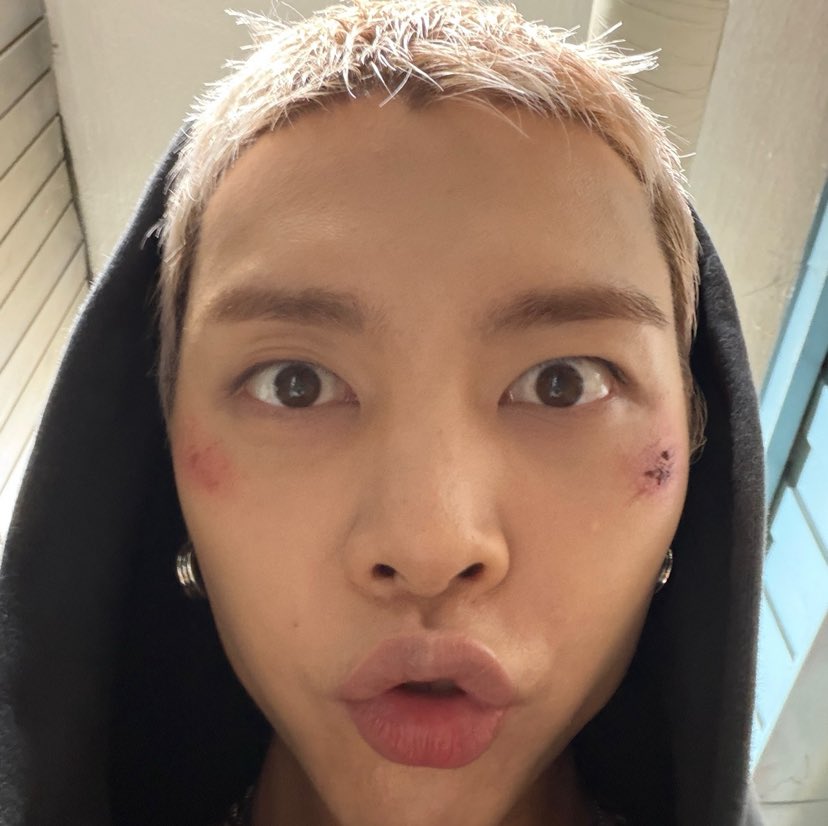 jsuhsource's tweet photo. 260812 - johnny changed his profile picture on  🫧💌 https://t.co/jmdfDpf7S0