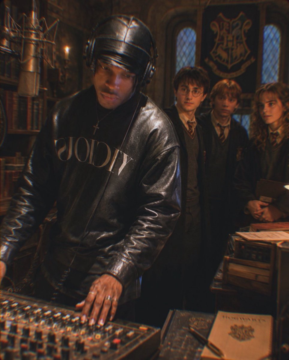 itsjbarbar's tweet photo. Me and the fam in the studio tonight. We locked in! #jbar #harrypotter https://t.co/GowUXuNQT7