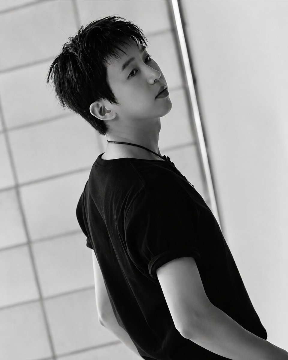 MYyx2bf2PUG4KBk's tweet photo. 임영웅 ‘IM HERO -THE STADIUM 2’
포스터 촬영 현장 공개!
블랙웅  👍 
#임영웅 #limyoungwoong
#임영웅_IM_HERO_THE_STADIUM
#임영웅팬덤 #임영웅음원강자 
출처:임영웅유튜브/편집:영심 https://t.co/kX3GwPMRkP