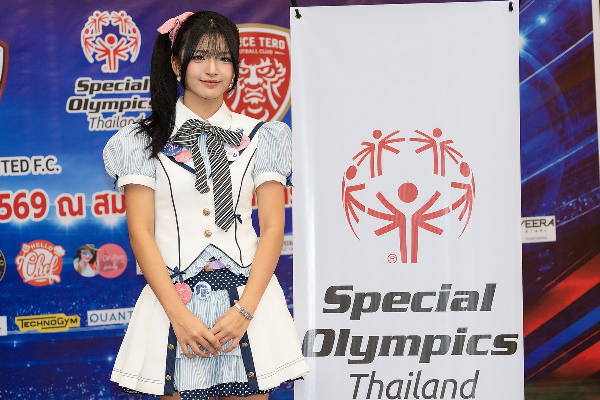 SpecialThailand's tweet photo. "ตัวแทนศิลปิน #BNK48 ร่วมงานแถลงข่าว ฟุตบอลการกุศล CHARITY FOOTBALL MATCH 2026 "

🗓️ เสาร์ 29 สิงหาคม '69

❤️มาชม เชียร์ ให้กำลังกันเยอะๆน๊า 🙏🏻

#charityfootballmatch2026
#PraewBNK48 #LuksornBNK48 #BlytheBNK48
#MirinBNK48 #MintBNK48 #MailBNK48
👇
https://t.co/Q8koWHJ7FA https://t.co/NPKi3CDnE4